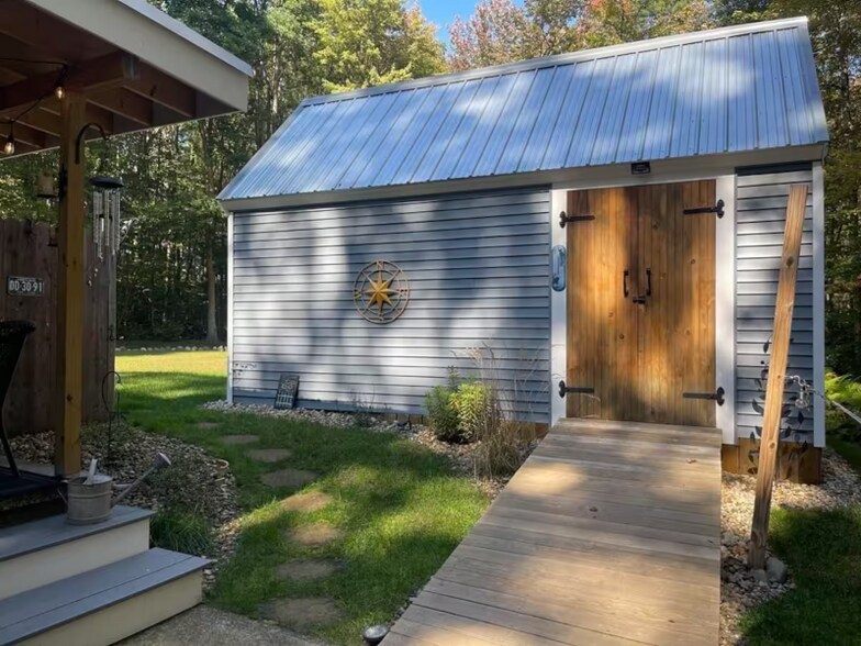 Building Photo - 136 Cove Rd