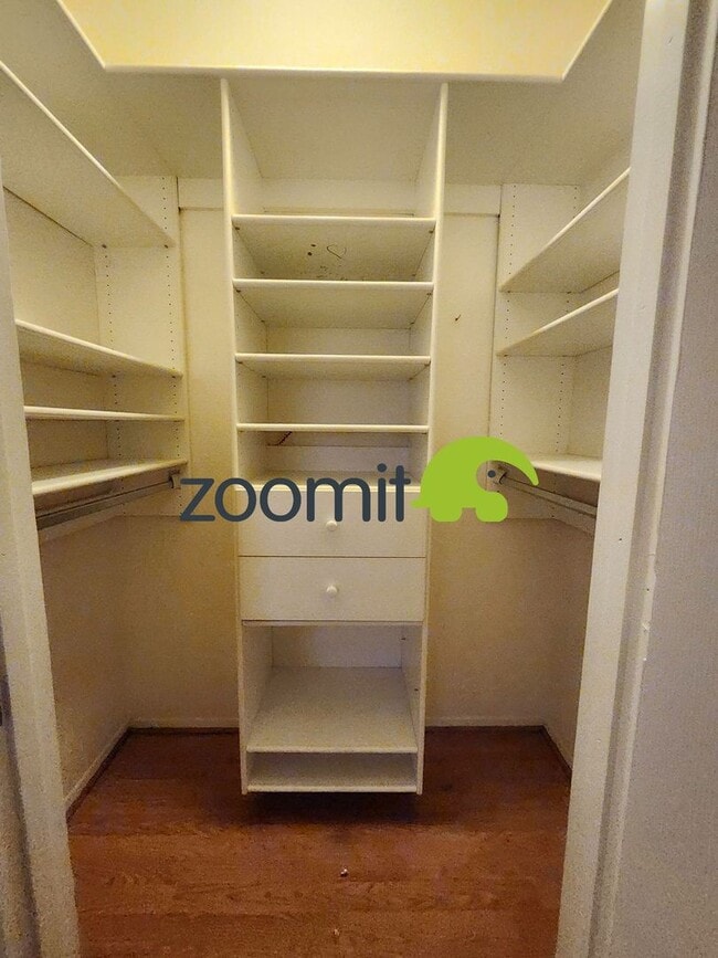 Building Photo - Cute 2 bedroom 2 bath condo in gated community