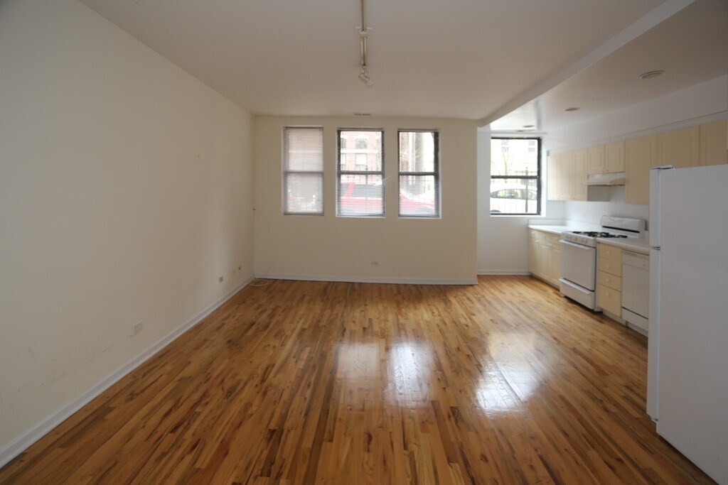 Building Photo - 922 W Dakin St