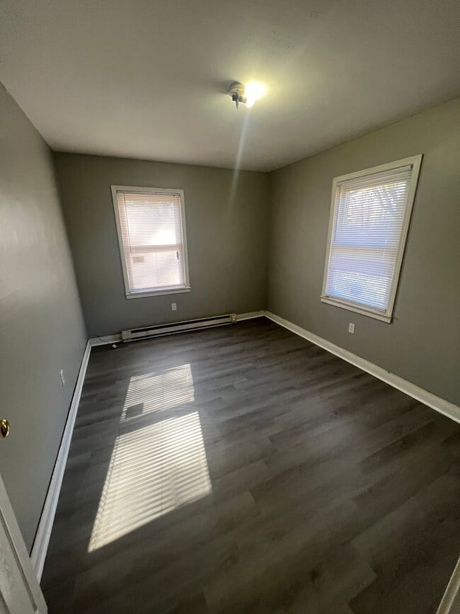 Building Photo - 327 Cornelius Ave