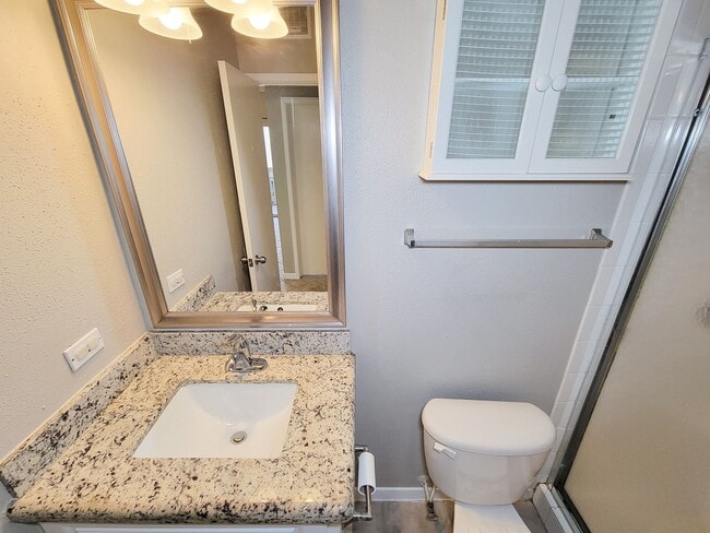 Building Photo - Prime Location in West University Area! First floor unit with open floor plan, tile floors throug...