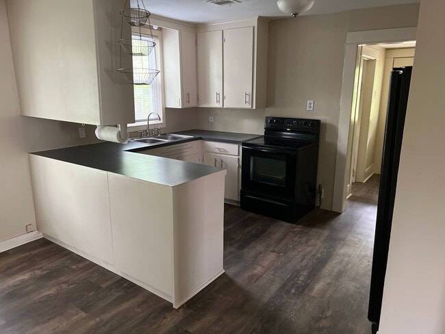 Building Photo - Charming 3 bed room 1 bath room