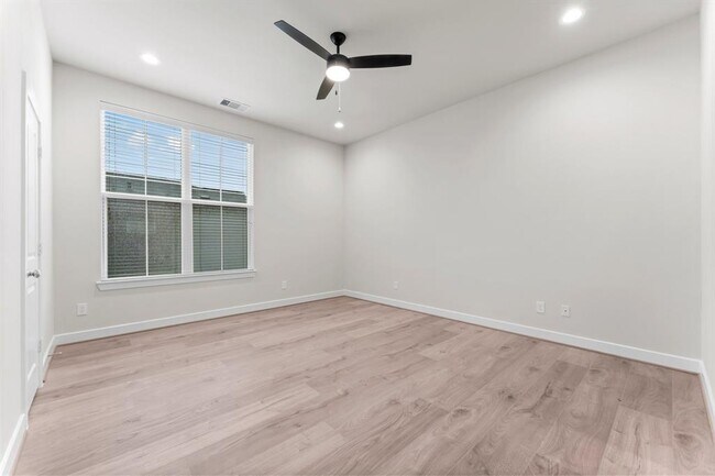 Building Photo - 5905 Haring Ln