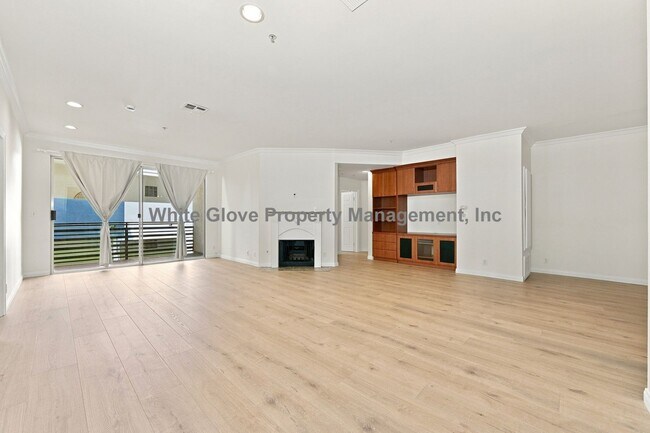 Building Photo - 3947 Carpenter Ave