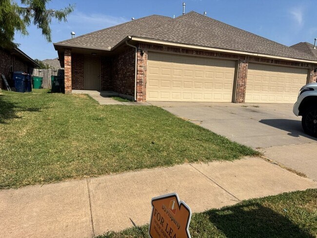 Building Photo - 15012 Kyle Dr