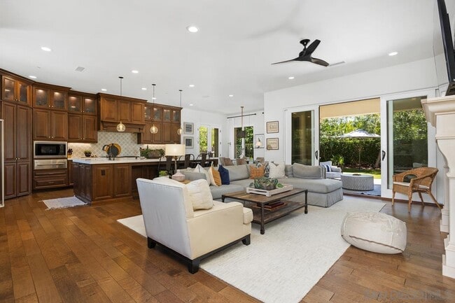 Building Photo - 10879 Equestrian Ridge Ct