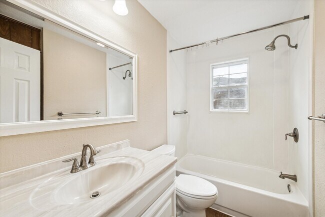 Building Photo - 1807 Parkcrest St