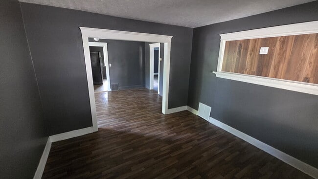 Building Photo - 2-Bed Ready Now
