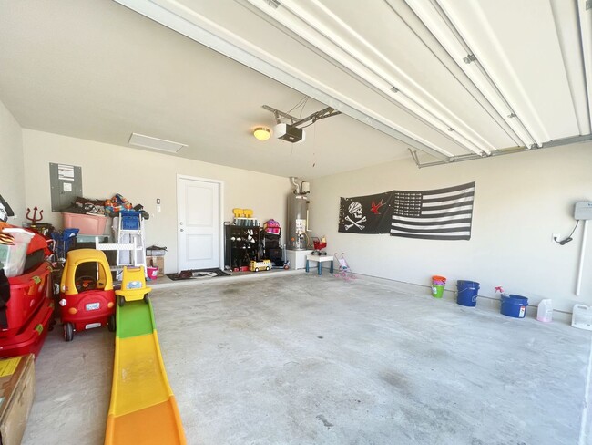 Building Photo - Modern and Beautiful - 3/BR and 2/BA Home ...