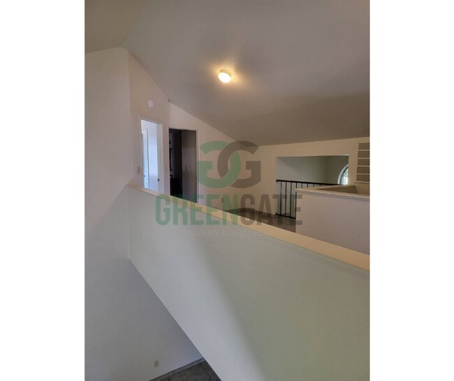 Building Photo - 2428 Woodvale Dr