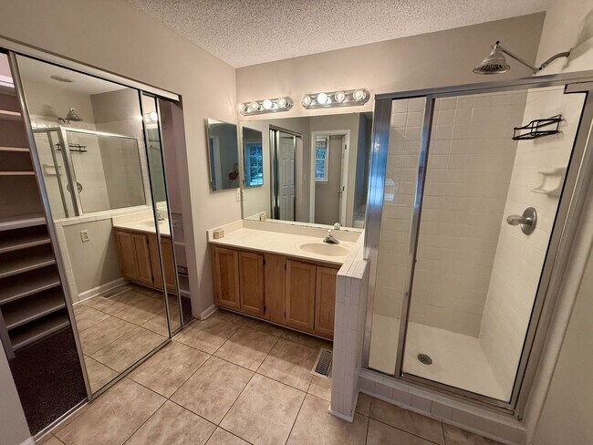 Building Photo - 1024 Laurens Way