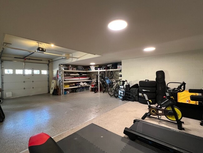 Building Photo - 4 Bedroom Home in Awbrey Butte Neighborhood – Unfurnished, Short Lease