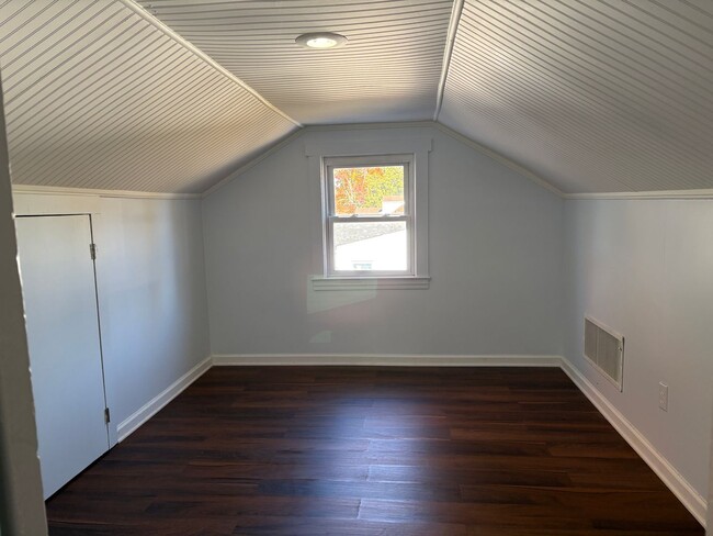 Building Photo - 4 Bedroom, 1 Bathroom House in Walkertown!