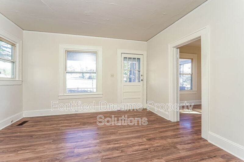 Building Photo - 2230 Greenway Ave NW