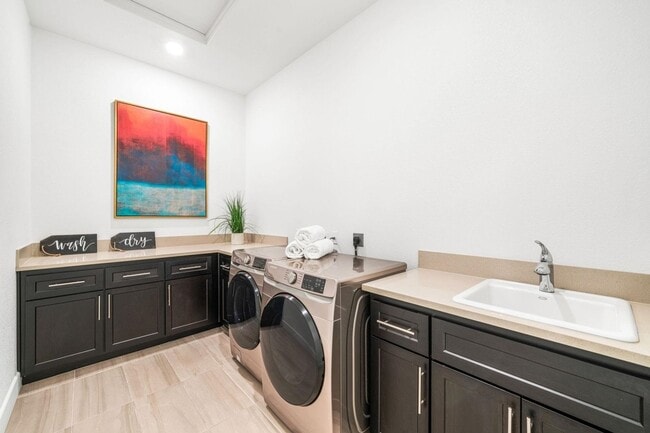 Building Photo - GORGEOUS 3300 Sqft Single Story 4 Bed 3.5 Bath House in Brentwood