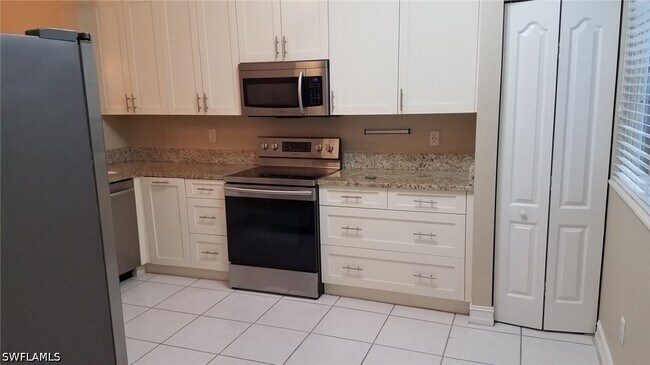Building Photo - 670 Luisa Ln