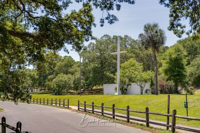 Building Photo - 1613 E Blount St