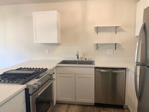 Building Photo - Inviting 2BR Gem with Balcony Views in For...