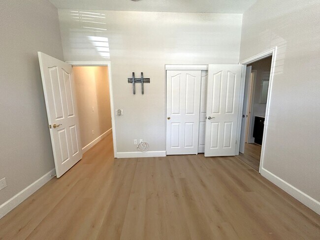 Building Photo - Via Mazatlan  Corona, 92882  (3 bed, 3 bath)