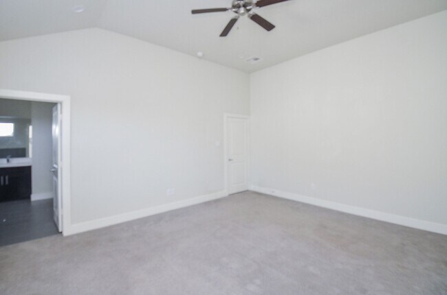 Building Photo - 1103 Fuschia Rd