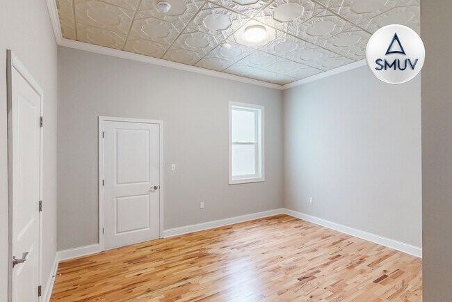 Building Photo - 100 West Lexington-209
