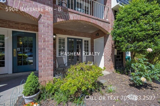 Building Photo - 5904 Bayshire Rd
