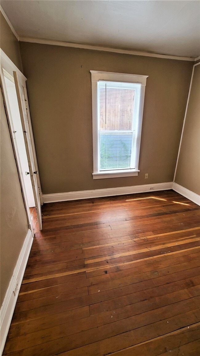 Building Photo - 139 N Ash St