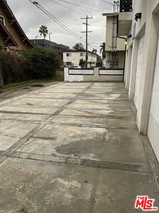 Building Photo - 3955 1/2 S Budlong Ave