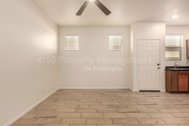 Building Photo - 5216 S 16th Pl