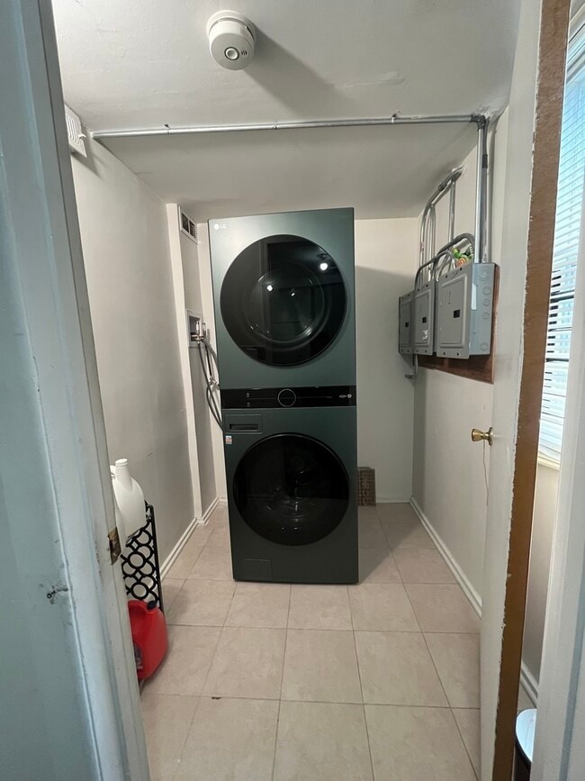 Building Photo - 3114 N Central Park Ave