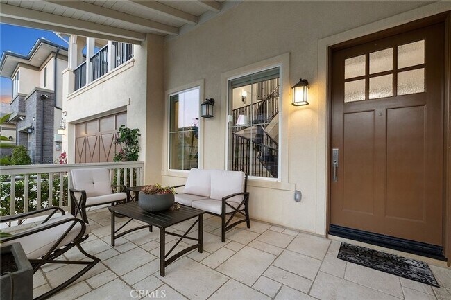 Building Photo - 70 Ray