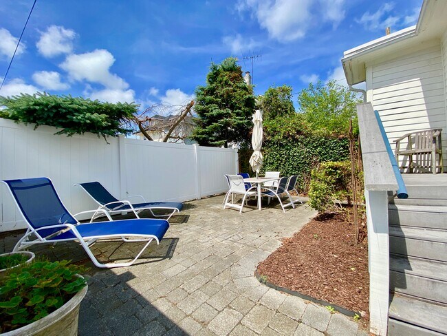 Building Photo - 306 5th Ave