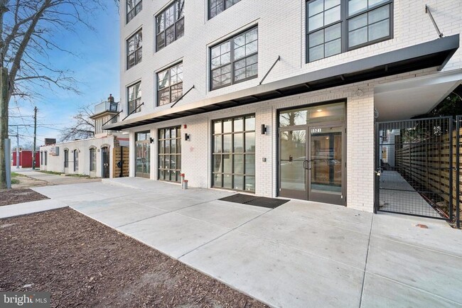 Building Photo - 5521 Wayne Ave