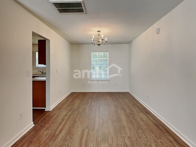 Building Photo - 505 Kingsman Ln