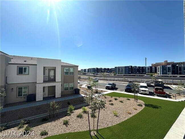 Building Photo - 6172 Gdn Crst St