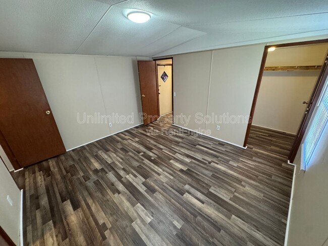 Building Photo - 9499 Wendi Dr NE