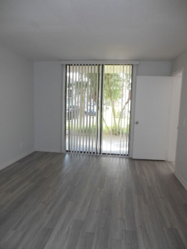 Building Photo - ONE BEDROOM ONE BATHROOM! WATERFRONT COMMUNITY!