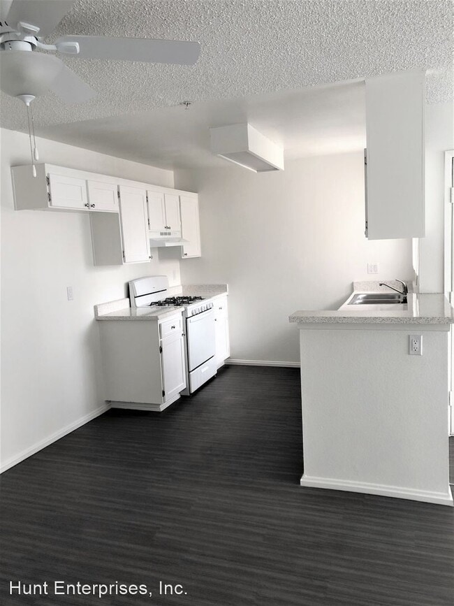 Building Photo - 8014 Mango Ave