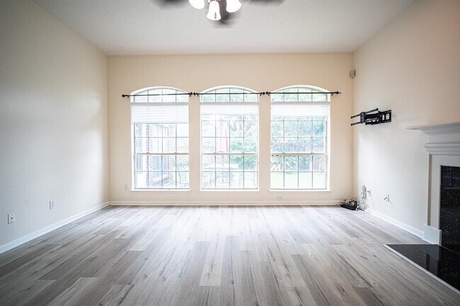 Building Photo - 4503 Oak Valley Dr