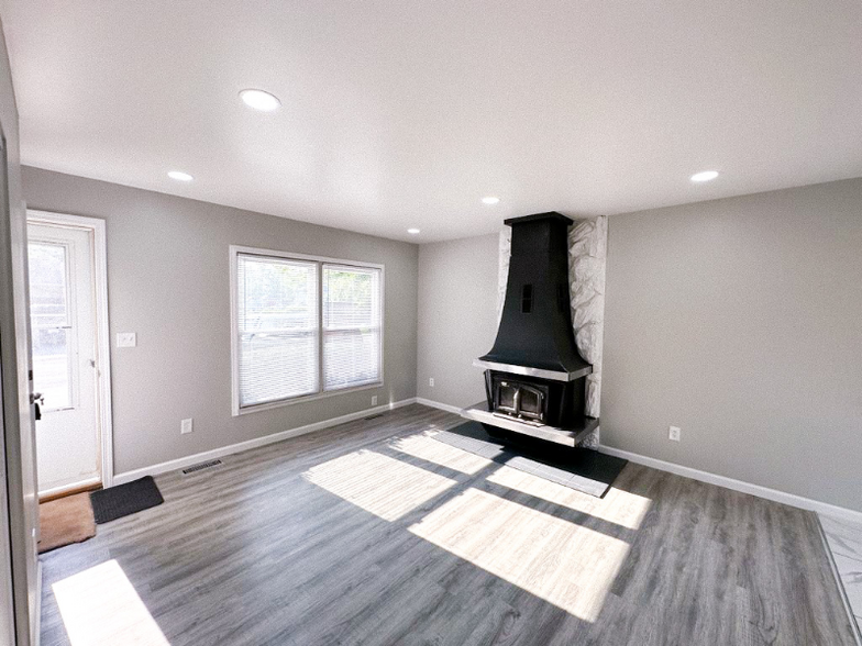Building Photo - 35381 Dern Dr