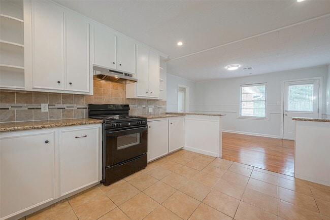 Primary Photo - 4923 Poinciana Dr
