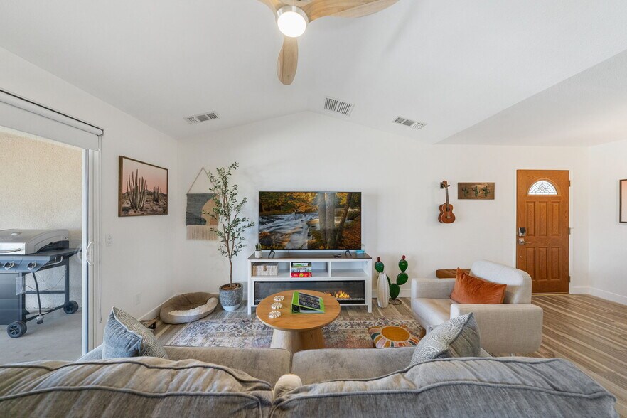 Building Photo - 58328 Bonanza Dr