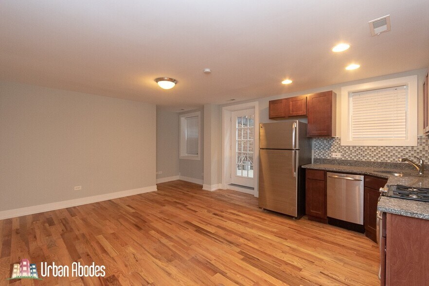 Building Photo - 556 W Arlington Pl