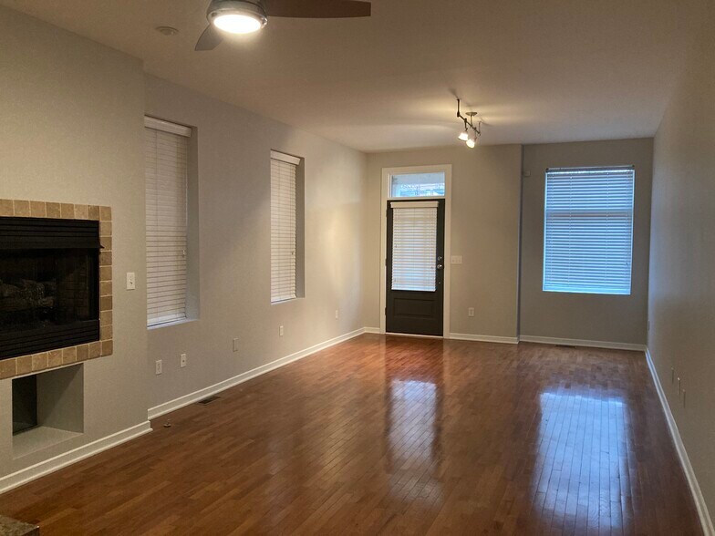 Building Photo - 744 S Front St