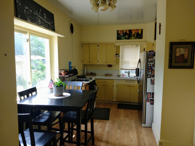 Kitchen - 212 7th St