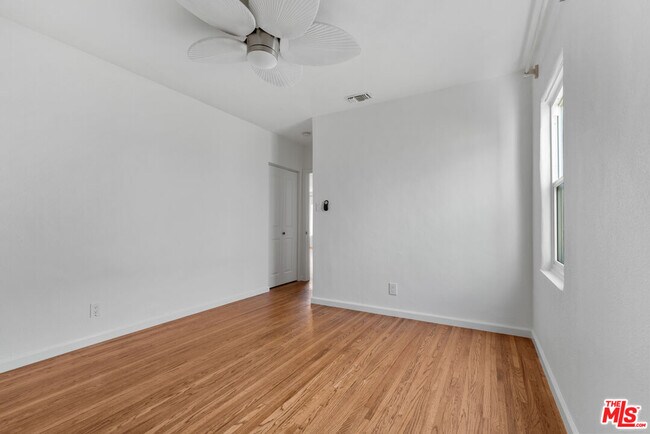 Building Photo - 4031 Edenhurst Ave