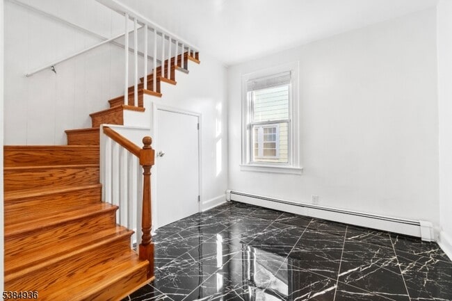 Building Photo - 29 Ligham St