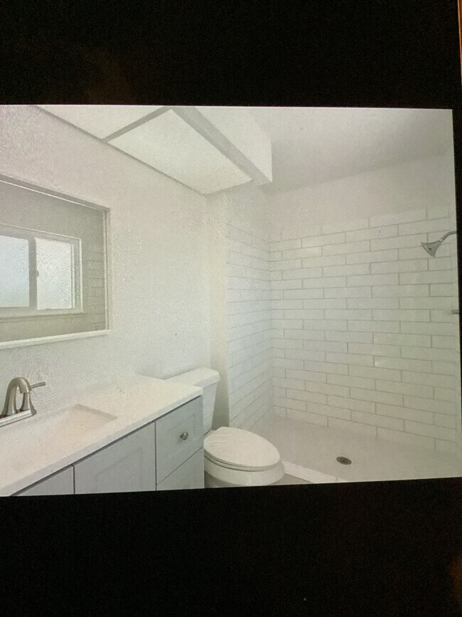 Building Photo - 11657 Queensborough St