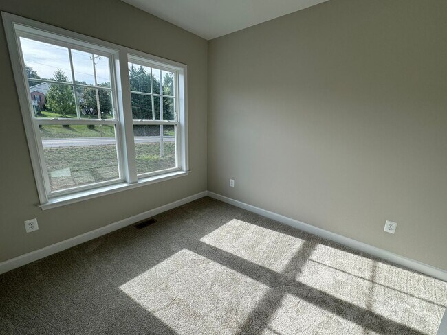 Building Photo - Townhouse for Rent in Preston Lake!