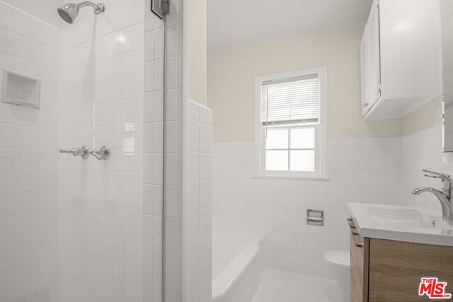 Building Photo - 405 Shirley Pl